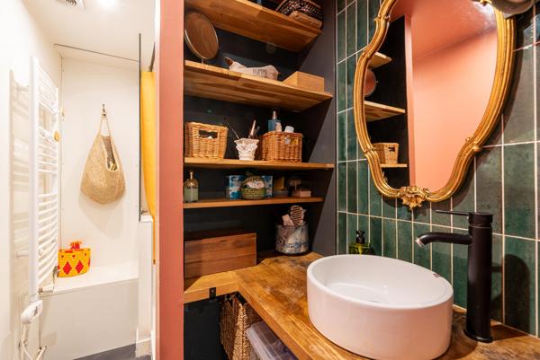 Rue de Nantes, un appartement familial entre lumière et matières