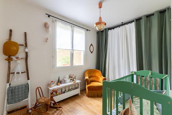 Rue de Nantes, un appartement familial entre lumière et matières
