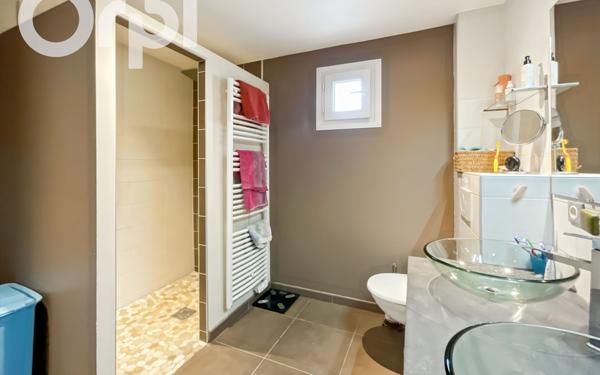 Appartement à vendre    6 pièces •  Aubenas