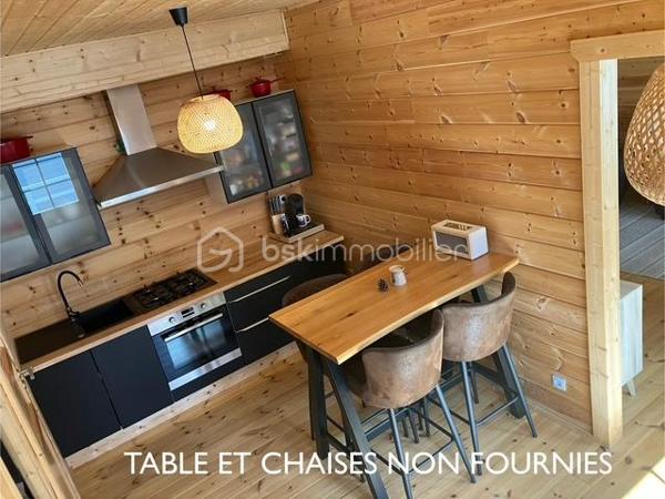 Cette JOLIE et ORIGINALE " MAISON SCANDINAVE ", a élu domicile à BOURBOURG ( DOMAINE DE L'AA ), secteur très recherché pour son CALME et sa TRANQUILLITE.
Sa situation la localise à proximité des commodités, de la MER, de la PLAGE, à 3 minutes de l'A16, de GRAVELINES, de SAINT-FOLQUIN, de CALAIS, de DUNKERQUE, D'AUDRUICQ...

Elle sera idéale pour VOTRE RESIDENCE PRINCIPALE, SECONDAIRE, ou pour une activité de LOCATION TOURISTIQUE en courte durée ( AIRBNB ), à l'entrée de la CÔTE D'OPALE ( location touristique ), à proximité de la CENTRALE NUCLEAIRE et de la GIGAFACTORY ( hébergement pour déplacement professionnel ).

Fabriqué en FINLANDE, elle sera monté par un constructeur FRANCAIS ( proche de Lille ), inspiré par les BELLES MAISONS en BOIS des PAYS NORDIQUES. 
Il en a fait son OEUVRE,  en réalisant un LIEU UNIQUE rempli du CHARME des BEAUX et NOBLES MATERIAUX.
Vous posez votre regard sur sa jolie façade, et déjà vous avez hâte de découvrir sa SURFACE de 79 m2 utiles sur 2 niveaux ( 57 m2 habitables ).

Vous entrez,  et déjà elle vous ENIVRE de sa BONNE AMBIANCE ( CHALEUR du BOIS et BELLE LUMIERE ).

Au RDC, vous découvrez sa CUISINE entièrement équipée, son SALON / SEJOUR, sa SALLE D'EAU, ses WC indépendants, sa PENDERIE.
Ces espaces vous donne accès à sa ( future ) terrasse de 24 m2, et à l'arrière de la maison.
De part son exposition ( sud/ouest ), elle bénéficie d'une LUMINOSITE EXCEPTIONNELLE, lui apportant la BRILLANCE des plus beaux JOYAUX IMMOBILIERS.
Vous empruntez son CONFORTABLE ESCALIER, pour monter au SEPTIEME CIEL, distribuant 2 CHAMBRES SPACIEUSES, avec des ESPACES pour aménager vos RANGEMENTS.

Son JARDINET et sa ( future ) TERRASSE ( c'est une option ),  sauront parfaire à l'organisation de GARDEN-PARTY, des belles soirées de l'AA, de mémorables BARBECUE, de vos après-midi FARNIENTE et de vos séances de BRONZAGE ( Je vous conseille toutefois de porter un petit maillot,  car nous sommes quand même dans les Hauts de France )

Pour parfaire à ses atours, elle dispose d'une place de parking privative, afin de pouvoir vous garer et stationner sans difficultés. Un parking collectif est aussi à votre disposition pour les invités.

Du VOLUME,  de BEAUX ESPACES,  une belle LUMINOSITE,  de NOBLES MATERIAUX,  à chacun de vos pas elle vous raconte son histoire, et vous invite à écrire les chapitres de la vôtre ! 

Les ASPECTS TECHNIQUES :  
La CONSTRUCTION sera NEUVE ( sous GARANTIE décennale ), les MENUISERIES sont en BOIS et ALU ( TRIPLE VITRAGE acoustique et thermique ), le CHAUFFAGE est par POMPE à CHALEUR AIR/AIR, elle dispose d'un BALLON D'EAU-CHAUDE ( nouvelle génération IA ), d'une CUISINE équipée, d'un ETANG de PÊCHE qui est GRATUIT et BIEN REMPLI ( même pour moi ça mordrait )...QUE VOULEZ-VOUS DE PLUS ?

Ses NOTIONS ECONOMIQUES : 
Les FRAIS DE NOTAIRE sont REDUITS ( c'est une très belle économie )  
La taxe foncière est d'environ 600 euros, et les consommations sont maîtrisées.
Les charges communes sont très faibles.
Une TERRASSE OPTIONNELLE ( en façade ), vous est proposée pour seulement 4900 euros. 
Sa localisation prédispose à la LOCATION TOURISTIQUE de COURTE DUREE, et elle saurait vous générer des revenus substantiels.
Une autre version 1 chambre et un coin nuit, est disponible au tarif de 129900 euros.

Vous souhaitez découvrir ce LIEU D'EXCEPTION, dans un COIN de PARADIS, il faut juste m'appeler Gilles O6 3O 89 OO O8...Créateur de belles émotions immobilières.

Pour des acquéreurs qualifiés,  nous sommes en recherche de biens immobiliers à vendre sur l'ensemble des Hauts de France.
N'hésitez pas à nous contacter pour une estimation de votre bien immobilier ( maison, appartement, immeuble locatif, viager...).  Elle vous sera offerte,  et nous pourrons ainsi échanger sur la qualité et la différence de nos actions commerciales,  qui transforment nos ventes en de très belles réussites immobilières.