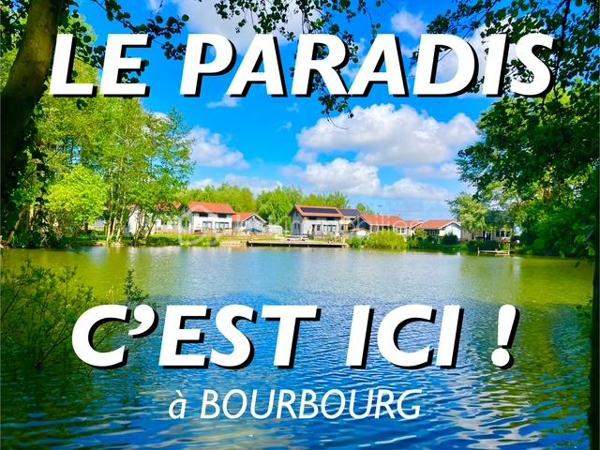 Cette JOLIE et ORIGINALE " MAISON SCANDINAVE ", a élu domicile à BOURBOURG ( DOMAINE DE L'AA ), secteur très recherché pour son CALME et sa TRANQUILLITE.
Sa situation la localise à proximité des commodités, de la MER, de la PLAGE, à 3 minutes de l'A16, de GRAVELINES, de SAINT-FOLQUIN, de CALAIS, de DUNKERQUE, D'AUDRUICQ...

Elle sera idéale pour VOTRE RESIDENCE PRINCIPALE, SECONDAIRE, ou pour une activité de LOCATION TOURISTIQUE en courte durée ( AIRBNB ), à l'entrée de la CÔTE D'OPALE ( location touristique ), à proximité de la CENTRALE NUCLEAIRE et de la GIGAFACTORY ( hébergement pour déplacement professionnel ).

Fabriqué en FINLANDE, elle sera monté par un constructeur FRANCAIS ( proche de Lille ), inspiré par les BELLES MAISONS en BOIS des PAYS NORDIQUES. 
Il en a fait son OEUVRE,  en réalisant un LIEU UNIQUE rempli du CHARME des BEAUX et NOBLES MATERIAUX.
Vous posez votre regard sur sa jolie façade, et déjà vous avez hâte de découvrir sa SURFACE de 79 m2 utiles sur 2 niveaux ( 57 m2 habitables ).

Vous entrez,  et déjà elle vous ENIVRE de sa BONNE AMBIANCE ( CHALEUR du BOIS et BELLE LUMIERE ).

Au RDC, vous découvrez sa CUISINE entièrement équipée, son SALON / SEJOUR, sa SALLE D'EAU, ses WC indépendants, sa PENDERIE.
Ces espaces vous donne accès à sa ( future ) terrasse de 24 m2, et à l'arrière de la maison.
De part son exposition ( sud/ouest ), elle bénéficie d'une LUMINOSITE EXCEPTIONNELLE, lui apportant la BRILLANCE des plus beaux JOYAUX IMMOBILIERS.
Vous empruntez son CONFORTABLE ESCALIER, pour monter au SEPTIEME CIEL, distribuant 2 CHAMBRES SPACIEUSES, avec des ESPACES pour aménager vos RANGEMENTS.

Son JARDINET et sa ( future ) TERRASSE ( c'est une option ),  sauront parfaire à l'organisation de GARDEN-PARTY, des belles soirées de l'AA, de mémorables BARBECUE, de vos après-midi FARNIENTE et de vos séances de BRONZAGE ( Je vous conseille toutefois de porter un petit maillot,  car nous sommes quand même dans les Hauts de France )

Pour parfaire à ses atours, elle dispose d'une place de parking privative, afin de pouvoir vous garer et stationner sans difficultés. Un parking collectif est aussi à votre disposition pour les invités.

Du VOLUME,  de BEAUX ESPACES,  une belle LUMINOSITE,  de NOBLES MATERIAUX,  à chacun de vos pas elle vous raconte son histoire, et vous invite à écrire les chapitres de la vôtre ! 

Les ASPECTS TECHNIQUES :  
La CONSTRUCTION sera NEUVE ( sous GARANTIE décennale ), les MENUISERIES sont en BOIS et ALU ( TRIPLE VITRAGE acoustique et thermique ), le CHAUFFAGE est par POMPE à CHALEUR AIR/AIR, elle dispose d'un BALLON D'EAU-CHAUDE ( nouvelle génération IA ), d'une CUISINE équipée, d'un ETANG de PÊCHE qui est GRATUIT et BIEN REMPLI ( même pour moi ça mordrait )...QUE VOULEZ-VOUS DE PLUS ?

Ses NOTIONS ECONOMIQUES : 
Les FRAIS DE NOTAIRE sont REDUITS ( c'est une très belle économie )  
La taxe foncière est d'environ 600 euros, et les consommations sont maîtrisées.
Les charges communes sont très faibles.
Une TERRASSE OPTIONNELLE ( en façade ), vous est proposée pour seulement 4900 euros. 
Sa localisation prédispose à la LOCATION TOURISTIQUE de COURTE DUREE, et elle saurait vous générer des revenus substantiels.
Une autre version 1 chambre et un coin nuit, est disponible au tarif de 129900 euros.

Vous souhaitez découvrir ce LIEU D'EXCEPTION, dans un COIN de PARADIS, il faut juste m'appeler Gilles O6 3O 89 OO O8...Créateur de belles émotions immobilières.

Pour des acquéreurs qualifiés,  nous sommes en recherche de biens immobiliers à vendre sur l'ensemble des Hauts de France.
N'hésitez pas à nous contacter pour une estimation de votre bien immobilier ( maison, appartement, immeuble locatif, viager...).  Elle vous sera offerte,  et nous pourrons ainsi échanger sur la qualité et la différence de nos actions commerciales,  qui transforment nos ventes en de très belles réussites immobilières.