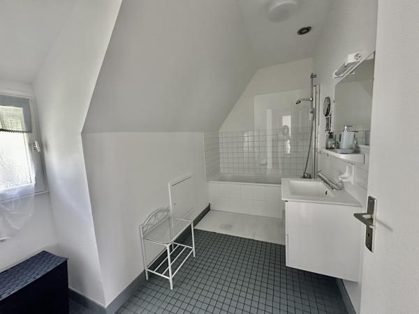 Maison
         4 pièces
        - 110 m² 240 000 € *