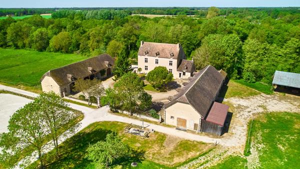 Maison
         11 pièces
        - 395 m² Bien prestige 1 100 000 € *