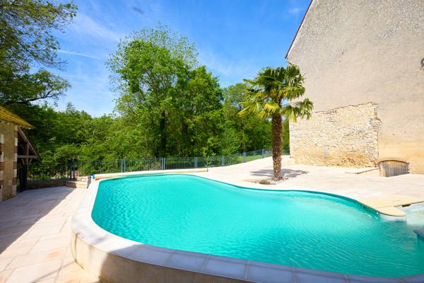 Maison
         11 pièces
        - 395 m² Bien prestige 1 100 000 € *