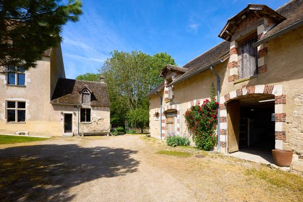 Maison
         11 pièces
        - 395 m² Bien prestige 1 100 000 € *