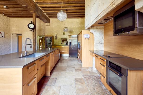 Maison
         11 pièces
        - 395 m² Bien prestige 1 100 000 € *