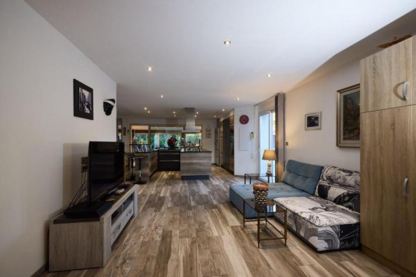 Superbe opportunité à Propriano : Appartement 3 pièce(s) 104 m2 avec jardin de 600 m2 et petite piscine