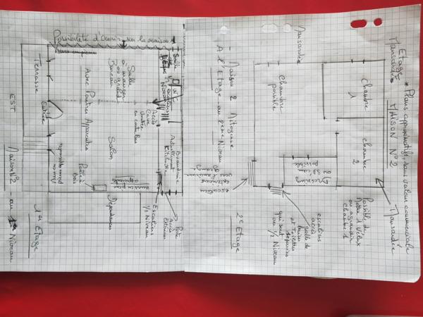 St Martin de Valamas -Propriété Rurale : 2 maisons de village mitoyennes en pierres (9 pièces) écurie, dépendances, 5000 m2 attenant, en tout 3 hectares