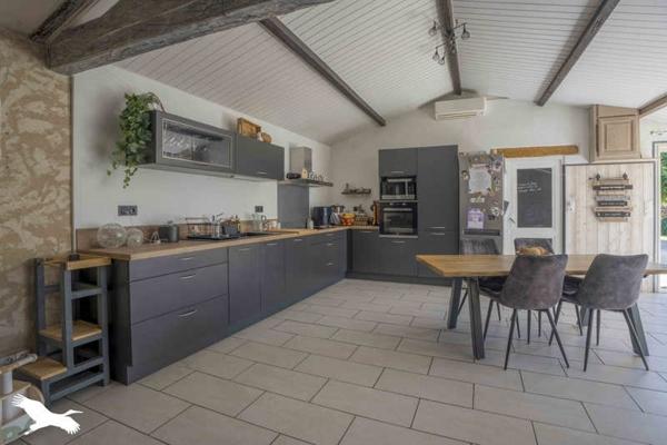 Maison à vendre |  Mirambeau |  5 pièces | 157 m²