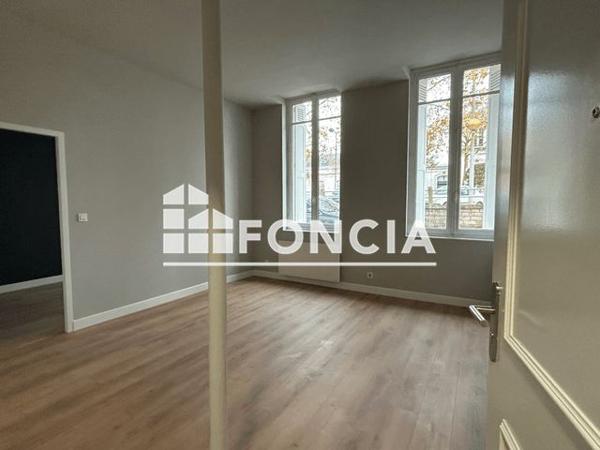 Location Appartement 2 pièces 41 m² - 2 RUE JEAN MOULIN Saintes 17100