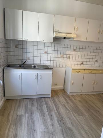 A LOUER APPARTEMENT PROCHE GARE ET CENTRE VILLE ST QUENTIN 02100