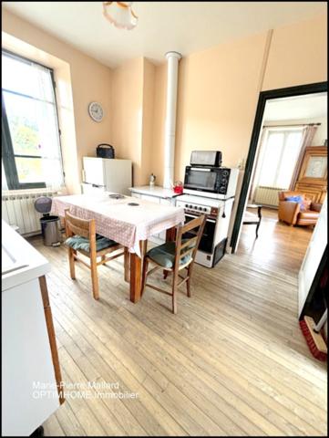Maison de 9 pièces à ROYERE DE VASSIVIERE (23)