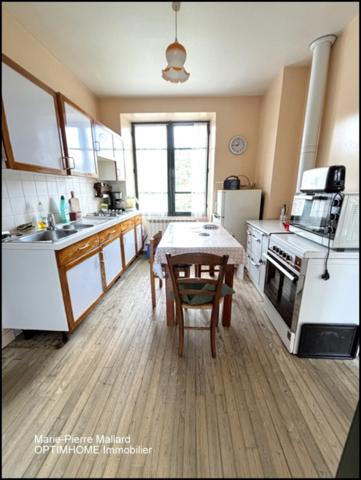 Maison de 9 pièces à ROYERE DE VASSIVIERE (23)