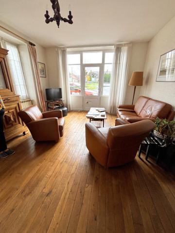 Maison de 9 pièces à ROYERE DE VASSIVIERE (23)