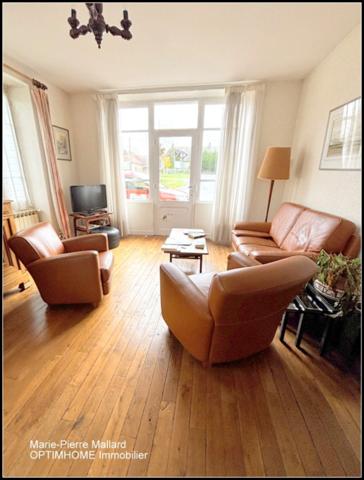 Maison de 9 pièces à ROYERE DE VASSIVIERE (23)