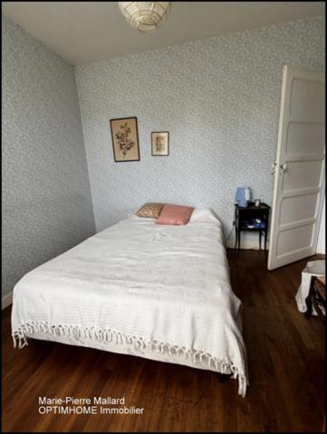 Maison de 9 pièces à ROYERE DE VASSIVIERE (23)