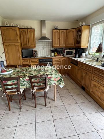 Maison à Doullens, 80600 - 8 pièces 180m²