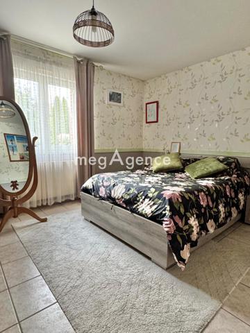 Maison à Doullens, 80600 - 8 pièces 180m²