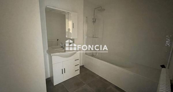 Location Appartement 3 pièces 84 m² - Meximieux 01800