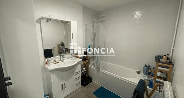 Location Appartement 3 pièces 84 m² - Meximieux 01800