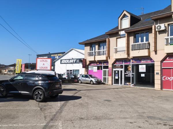 Onet le Château, Route de Séverac, local commercial de 400 m² avec belles vitrines