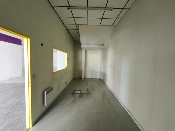 Onet le Château, Route de Séverac, local commercial de 400 m² avec belles vitrines