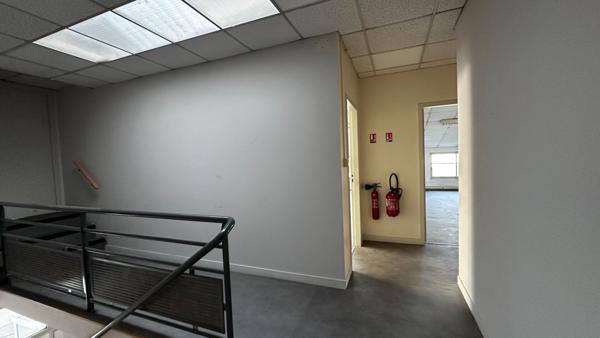 Locaux d'activité bureau et stockage à louer zone d'activités de Nogent Sur Oise