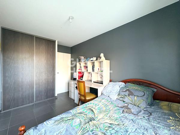 Charmant T3 lumineux avec balcon et garage en plein coeur de Givors
