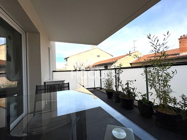 Charmant T3 lumineux avec balcon et garage en plein coeur de Givors