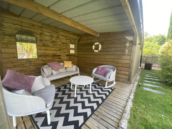 MAISON RECENTE AVEC PISCINE ET DEPENDANCE - SECTEUR KERDINIO