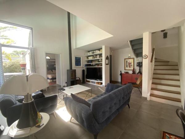MAISON RECENTE AVEC PISCINE ET DEPENDANCE - SECTEUR KERDINIO