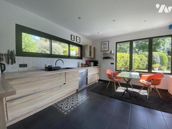 MAISON RECENTE AVEC PISCINE ET DEPENDANCE - SECTEUR KERDINIO