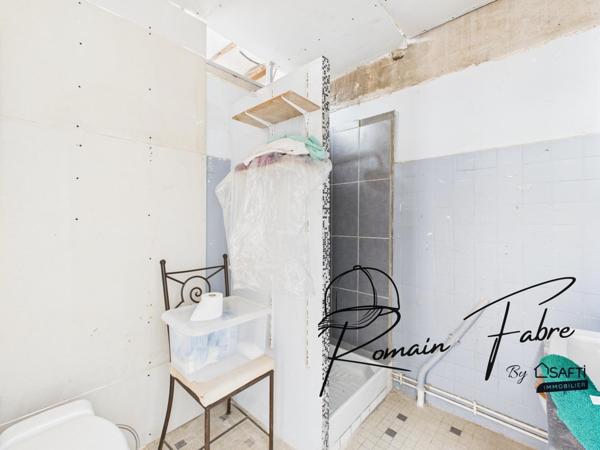 Maison à rénover avec 3 chambres ou possibilité de 2 logements locatifs…