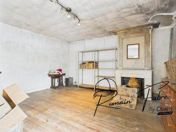 Maison à rénover avec 3 chambres ou possibilité de 2 logements locatifs…