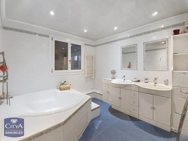 Maison à vendre 7 pièces 162m² Saint-Laurent-de-la-Salanque (66250)