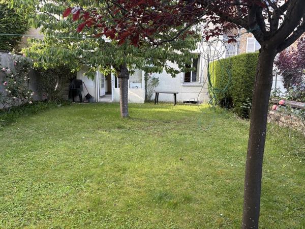 Maison
         4 pièces
        - 100 m² Bien prestige 824 000 € *