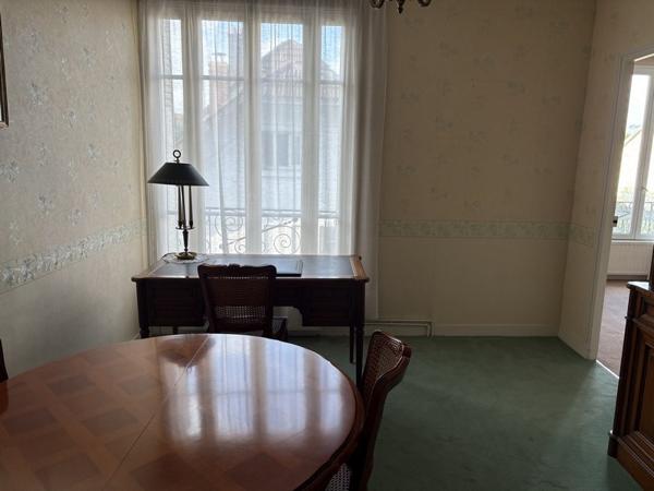 Maison
         4 pièces
        - 100 m² Bien prestige 824 000 € *