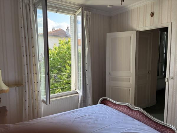 Maison
         4 pièces
        - 100 m² Bien prestige 824 000 € *