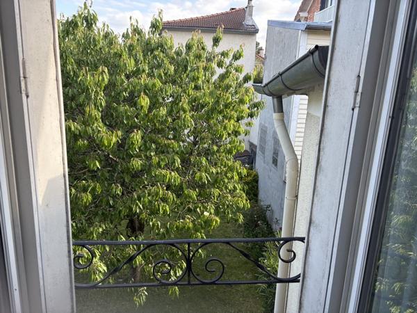 Maison
         4 pièces
        - 100 m² Bien prestige 824 000 € *