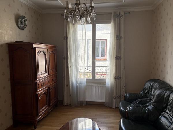 Maison
         4 pièces
        - 100 m² Bien prestige 824 000 € *