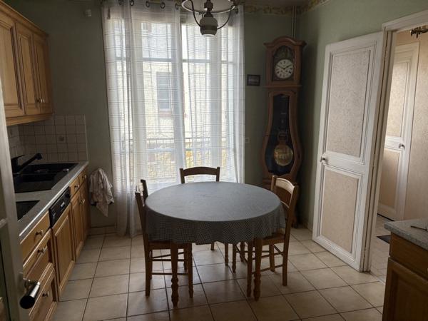 Maison
         4 pièces
        - 100 m² Bien prestige 824 000 € *