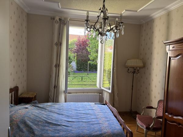 Maison
         4 pièces
        - 100 m² Bien prestige 824 000 € *