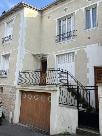 Maison
         4 pièces
        - 100 m² Bien prestige 824 000 € *