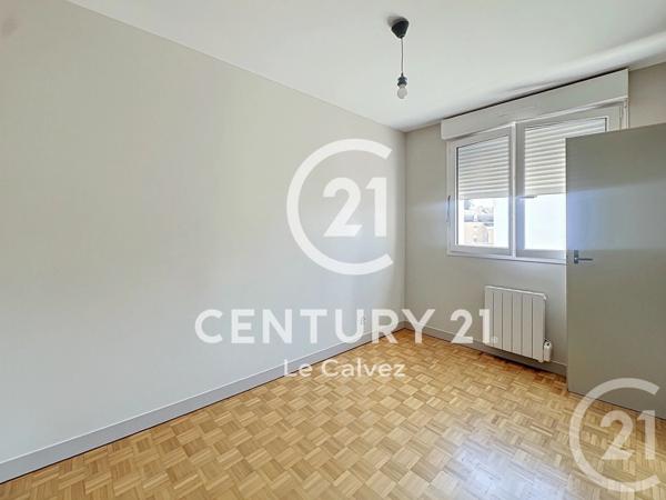 Appartement F2 à vendre  2 pièces - 34 m 2   GUINGAMP  - 22