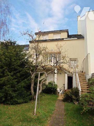 LORIENT Merville une maison de 186 m² habitable de 3 niveaux sur terrain clos de 357 m²