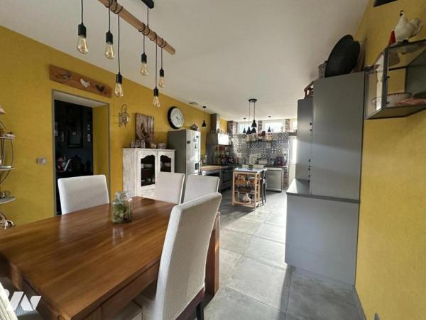 MONTEBOURG (50310), Plein Centre