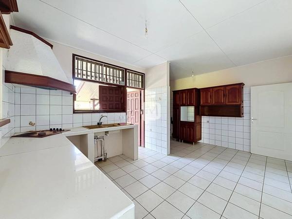 DPT GUYANE, à vendre CAYENNE maison individuelle T4 + appartement T2 de 139 m²