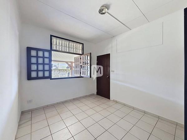 DPT GUYANE, à vendre CAYENNE maison individuelle T4 + appartement T2 de 139 m²