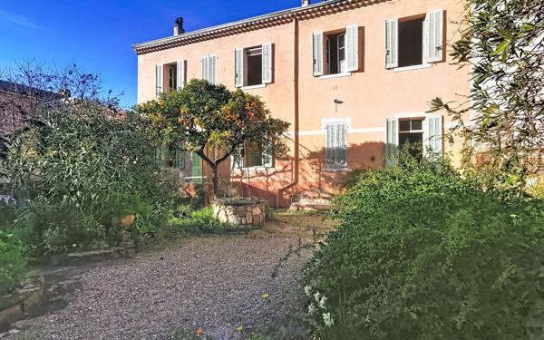Maison à vendre    7 pièces • 131 m2 Toulon