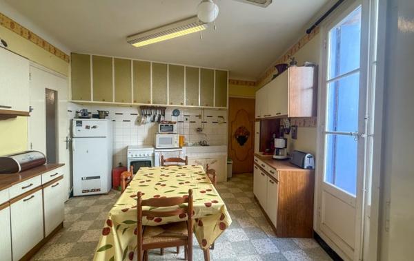 Vente Maison de ville Avec grand garage à rénover Meze   